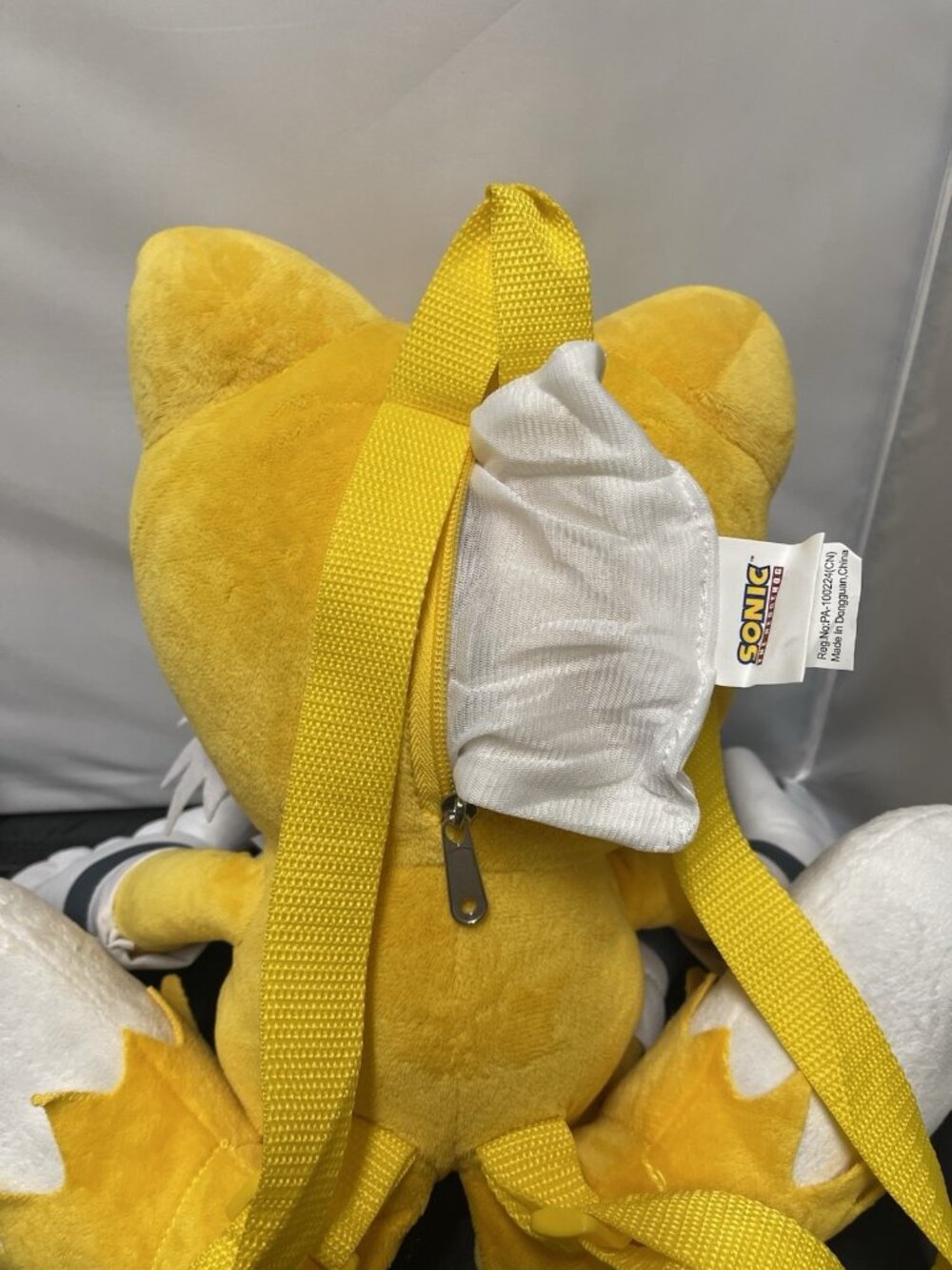 Official Sonic the Hedgehog Tails Plush Character Backpack - Picture 4 of 5